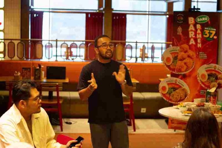 Kejutan Rahmat Haraku Ramen: Dua Pelanggan Akan Berangkat Umroh dari Mangkuk Ramen