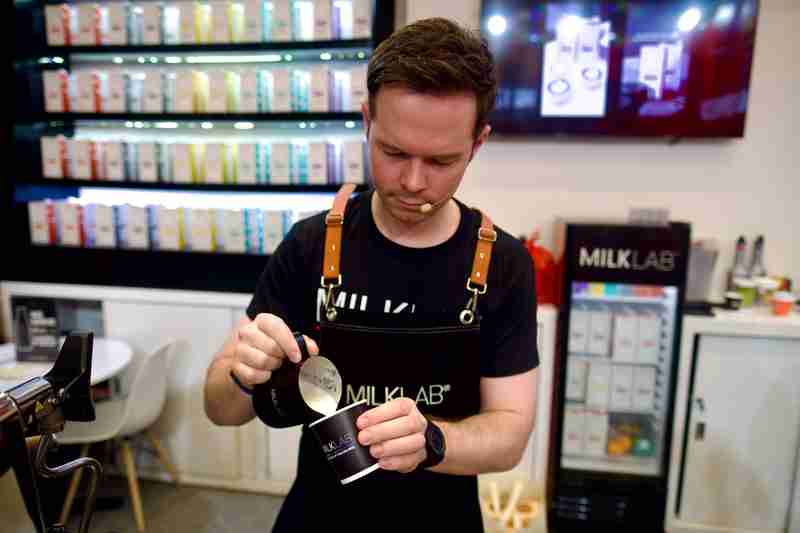 MILKLAB Perkuat Eksistensi Coffee Culture Indonesia di World of Coffee Asia 2025