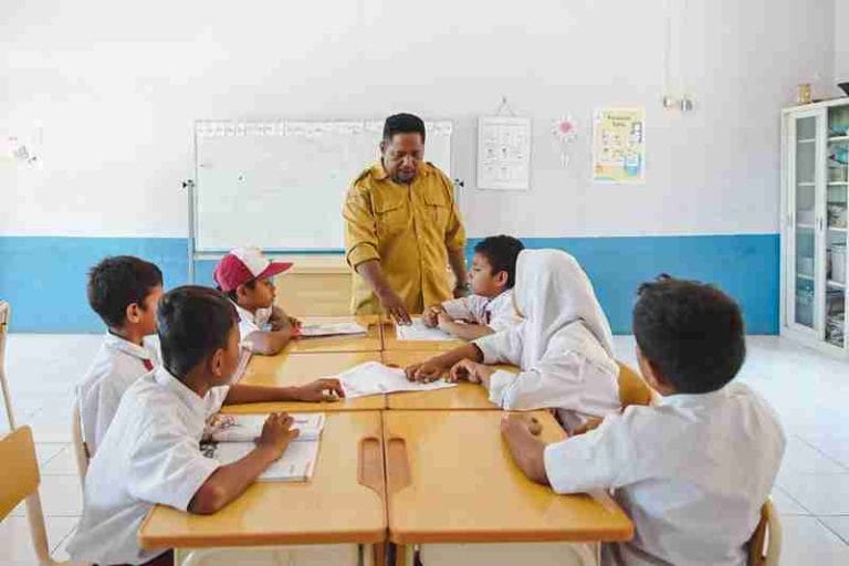 Raco, Guru, dan Ranger Pengabdi Pulau Komodo