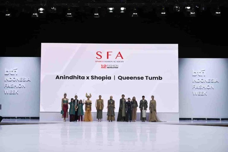 Student Lintas Fashion School Unjuk Karya dengan Urban Art di BTN Indonesia Fashion Week 2025