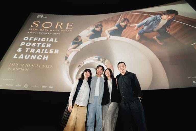 Official Trailer & Official Poster Film "Sore: Istri dari Masa Depan"