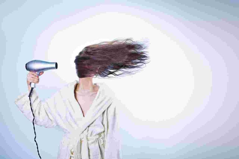 Beberapa Penyebab & Cara Mengatasi Rambut yang Rontok