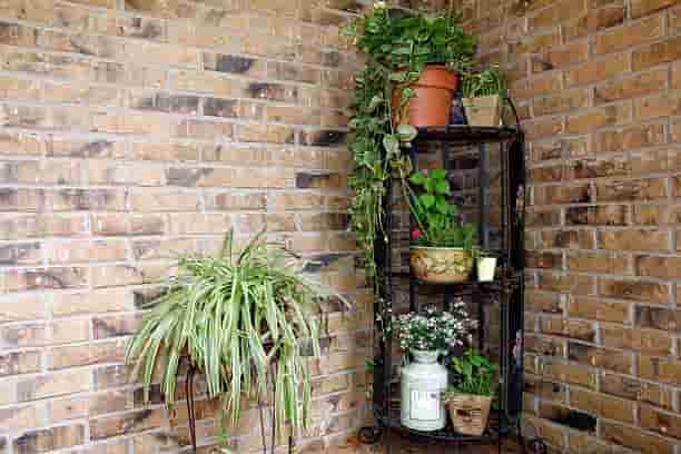 Rak Gantung atau Rak Sudut? Bagi Pemanis Interior Rumah