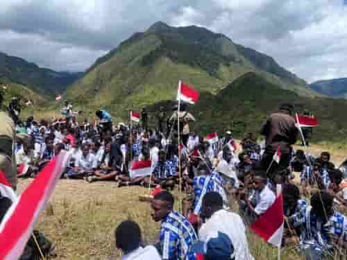 Bendera Merah Putih Berkibar di Puncak Jaya Papua Tengah