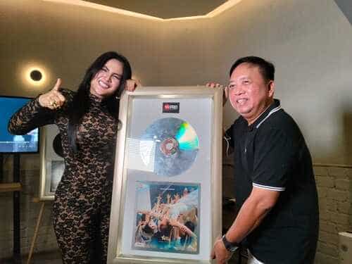 Dianna Dee Starlight, Penyanyi Dangdut Indonesia Rilis Lagu 'Sawer'