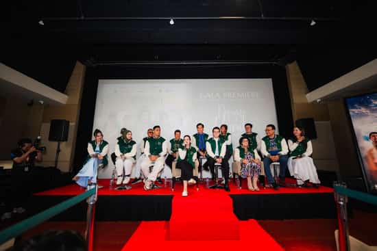 Romantisnya Endy Arfian Membimbing Steffi Zamora Menuju Perubahan Hidup yang Lebih Baik di Film Pengin Hijrah