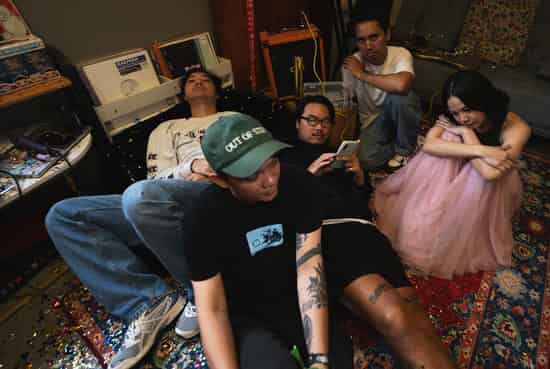 HE3X Lepas “Where Do We Go?”: Sebuah Perjalanan Sunyi Mencari Arah Pulang