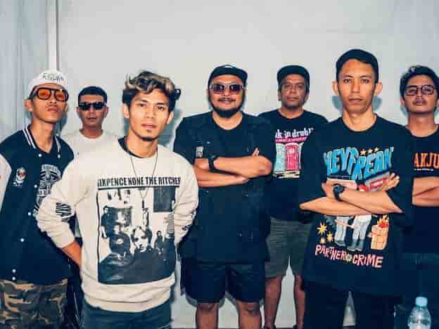 Primitive Monkey Noose Rilis Single Terbaru, Berjudul “Pandir Wara” alias “Bacot Doang”.