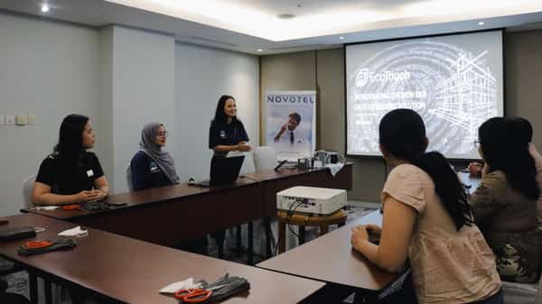 Novotel & ibis Styles Jakarta Mangga Dua Square Berkolaborasi dengan EcoTouch untuk Mengubah Seragam Hotel Menjadi Material Daur Ulang Ramah Lingkungan