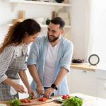 5 Ide Quality Time Romantis Bersama Pasangan di Rumah