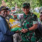 Kodam XVII/Cenderawasih berikan bantuan 1.000 Paket Beras Gratis untuk Masyarakat
