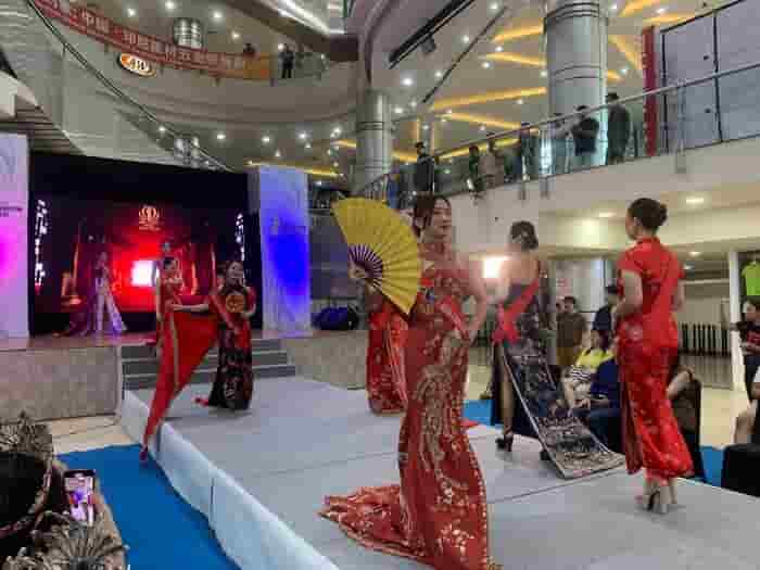 El John Fashion Week x Miss Chinese Indonesia 2025: Perpaduan Tradisi dan Modernitas di Dunia Mode