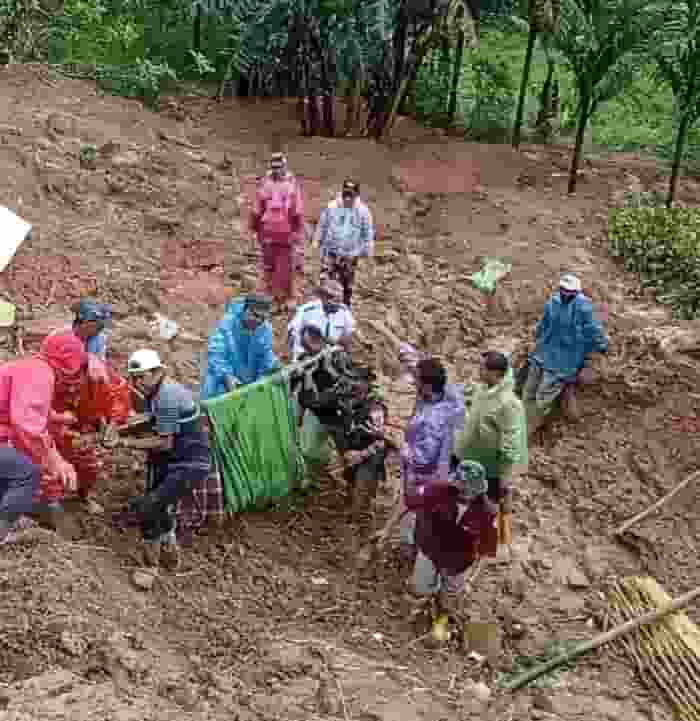 Tiga Prajurit TNI AD Terdampak Longsor Saat Evakuasi Warga Padang Panjang, Dua Hilang Kontak