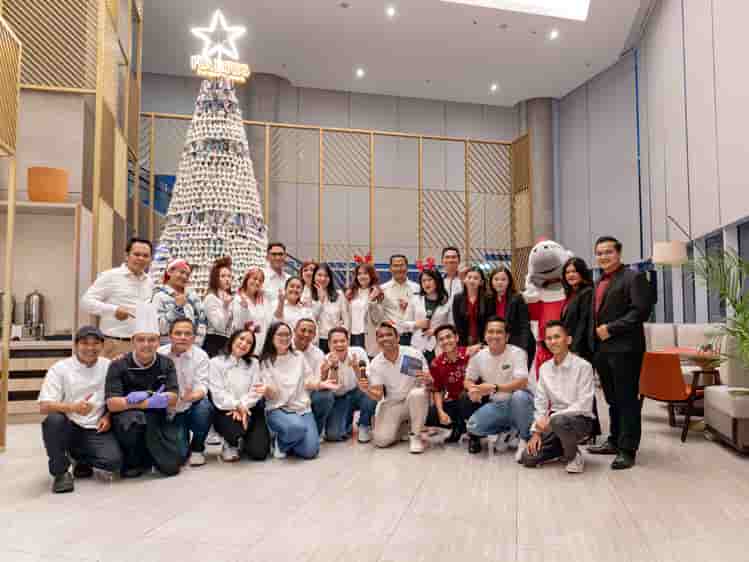 HARRIS Puri Mansion Hosts a Christmas Tree Lighting Ceremony with SOS Children’s Village Jakarta