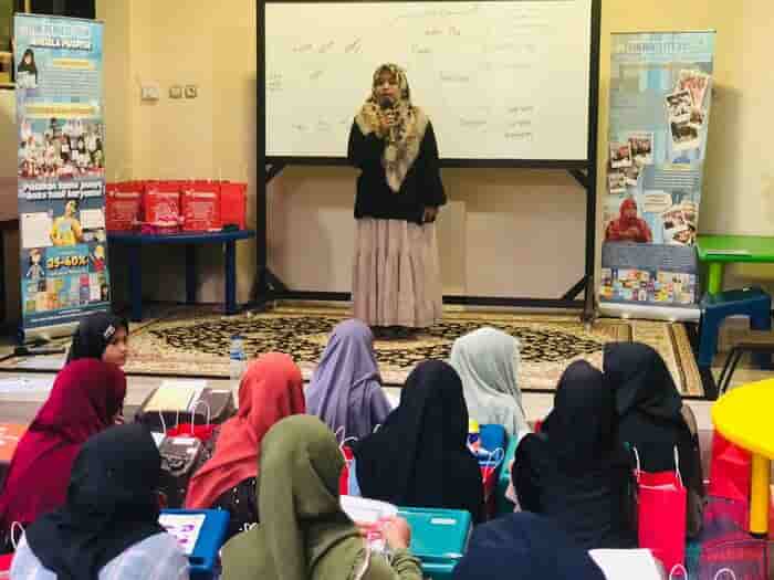 Piknik Literasi Jendela Puspita Bersama Senniart EO, Latih Santri Menulis Cerpen di Bekasi
