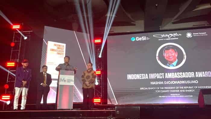 Hashim Djojohadikusumo Dianugerahi Indonesia Impact Ambassador Award di MarkPlus Conference 2026