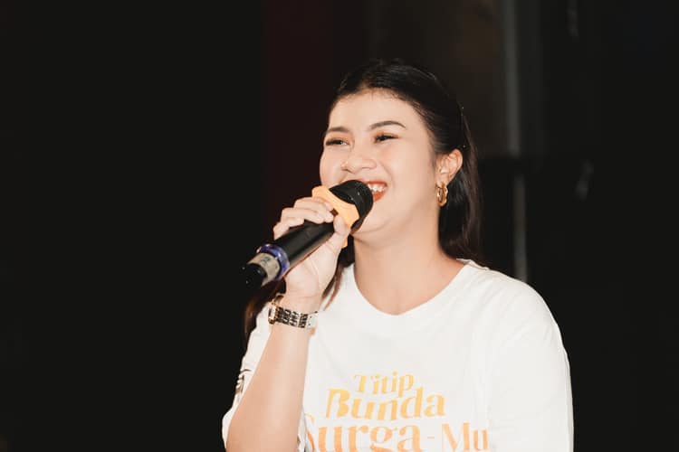 Nabila Maharani Rilis MV OST “Titip Bunda di Surga-Mu”, Suarakan Cinta dan Penyesalan Anak pada Ibu