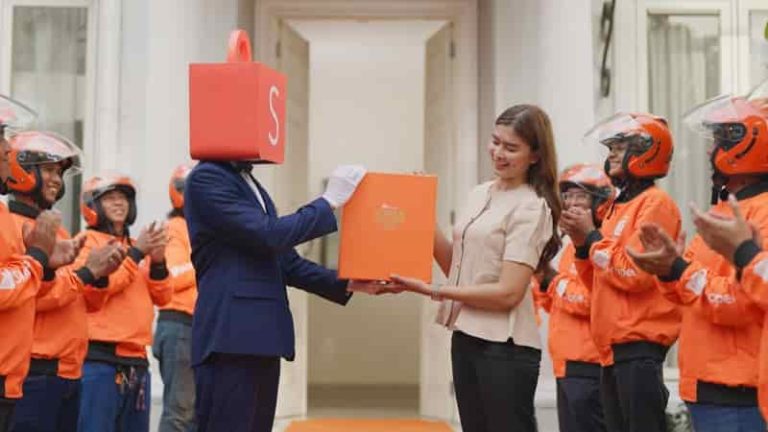 Shopee Super Awards 2025 Bawa "Panggung Penghargaan" Langsung di Depan Rumah & Kantor Para Pemenang
