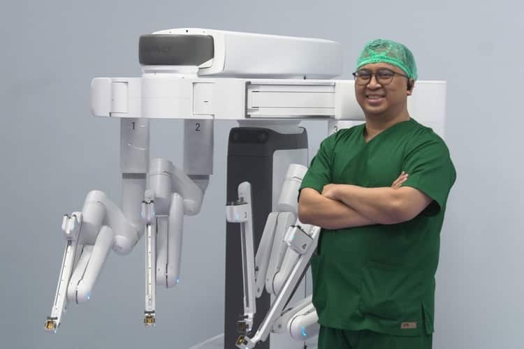 Operasi Kanker Prostat Robotik Kini Tersedia di Eka Hospital MT Haryono