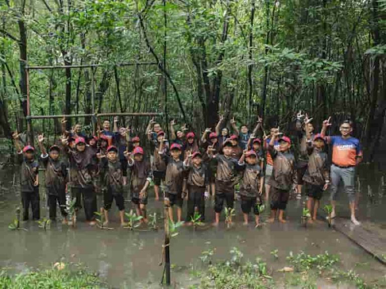 HARRIS Puri Mansion & Oakwood PIK Jakarta Host Mangrove Education & Planting in Commemoration of World Environment Education Day 2026