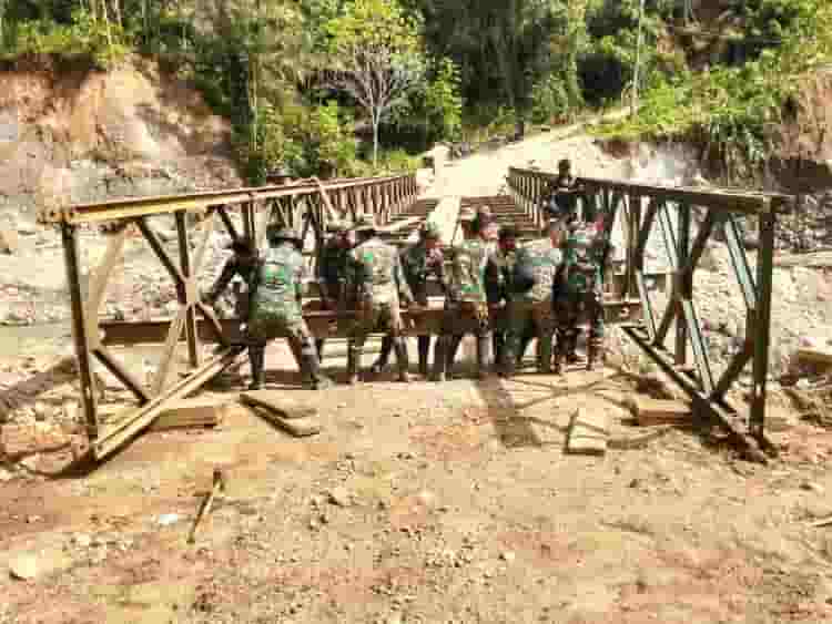 Akses Warga Pulih, TNI AD Tuntaskan Jembatan Bailey di Aek Nabara