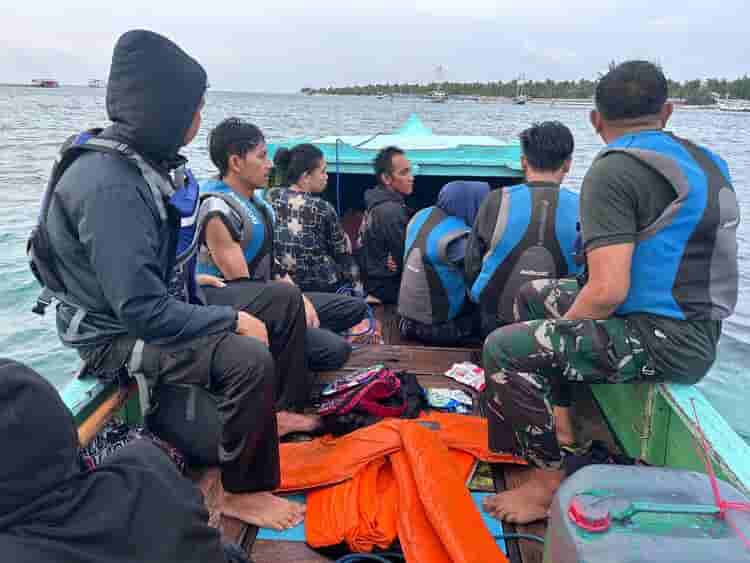 Respons Cepat Babinsa Selamatkan 12 Korban Laka Laut di Perairan Kepulauan Selayar
