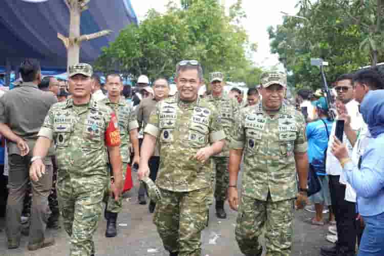 Kasad Hadiri Panen Raya di Cilebar Karawang, Presiden RI Umumkan Swasembada Pangan Nasional