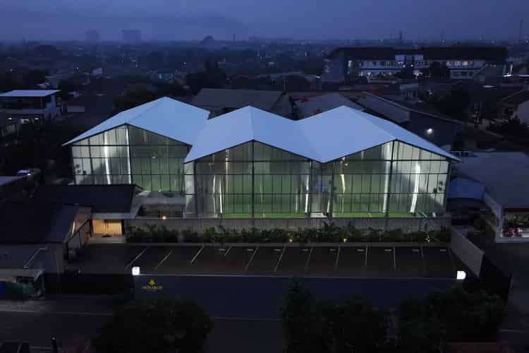 Dirancang Delution, Monarch Padel Milik Rezky Aditya Hadir dengan Arsitektur Tropis Kontemporer