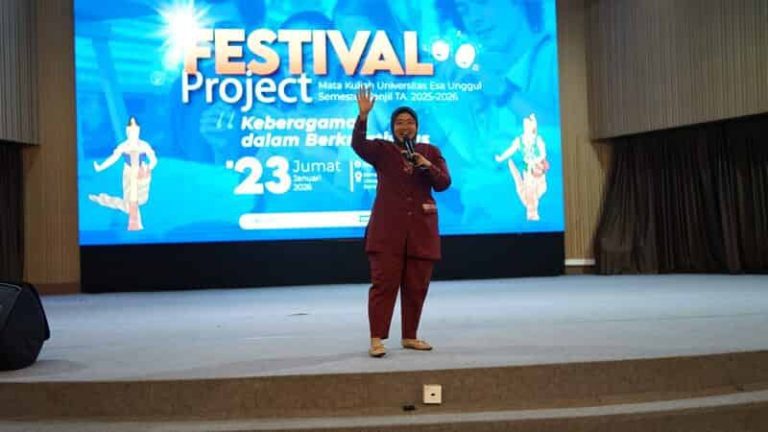 Jendela Puspita Ajak Mahasiswa Esa Unggul Tak Takut Memulai Ide Kreatif