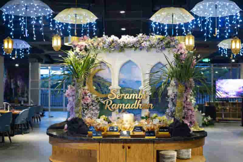 “Serambi Ramadhan, Saat Momen Berbuka Puasa Menjadi Perjalanan Rasa dan Kebaikan””