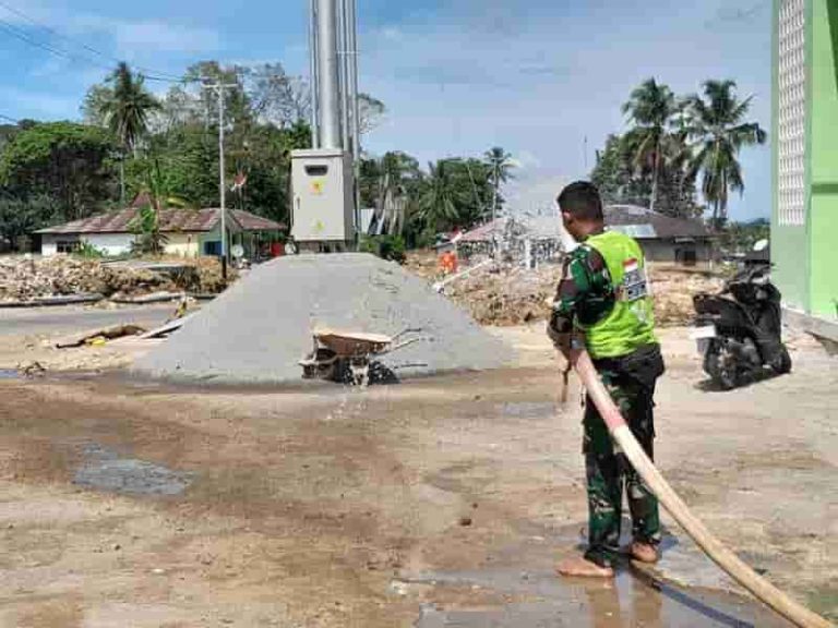 Sambut Ramadhan, TNI Bersihkan Tempat Ibadah dan Serahkan Sumur Bor di Agam