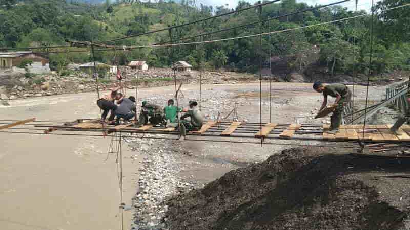 Pembangunan Jembatan Gantung Desa Burlah Tembus 57 Persen, Akses Antar Desa Kian Terbuka