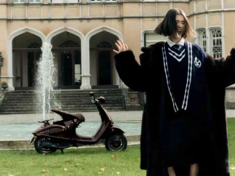 Sambut Tahun Kuda, Vespa Luncurkan Vespa 946 Horse dan Perkenalkan "In Sella", Rilisan Ketiga Koleksi Fashion "Al Vento"