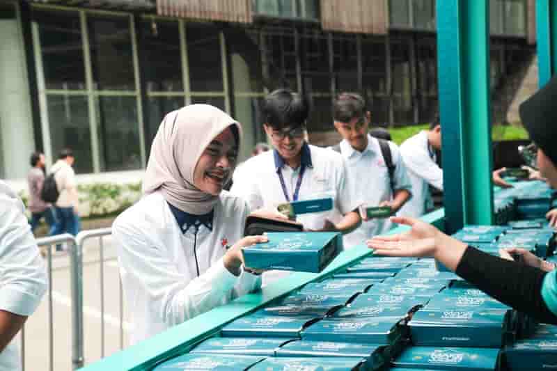 Lebih dari 60.000 Makanan Dibagikan, Program Ramadan OPPO "Make Your Moment" Satukan Beragam Lapisan Masyarakat