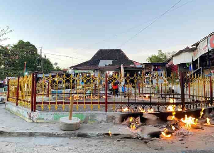 Keajaiban Alam Api yang Terus Menyala di Pulau Madura