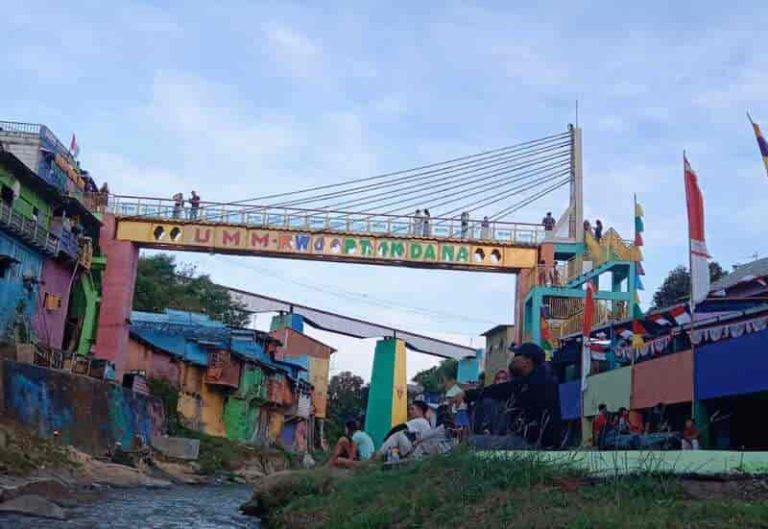 Kampung Warna-Warni Jodipan, Pesona Pelangi di Tengah Kota Malang