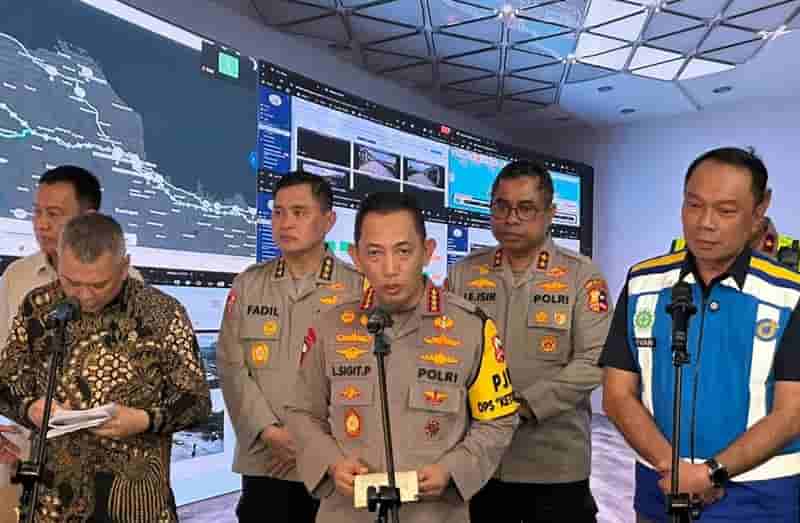Kapolri Tinjau Arus Balik Lebaran di Jati Asih Pastikan Perjalanan Masyarakat Aman dan Nyaman