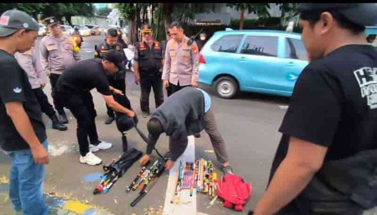 Polsek Tamansari Amankan Petasan, Bambu Bendera hingga Samurai dari Kelompok Remaja Konvoi di Tamansari