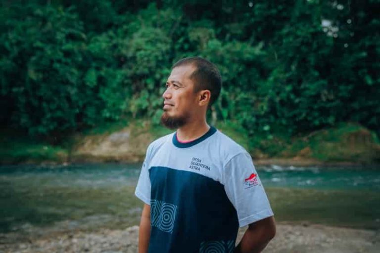 Dari Penebang Kayu ke Pemandu Ekowisata: Kisah Ritno Kurniawan, Penggerak Desa Sejahtera Astra Nyarai