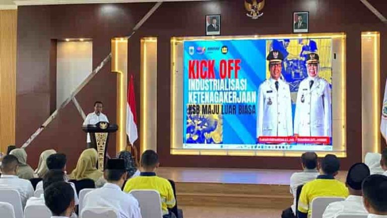 UT School dukung Amman Mineral Perkuat SDM Lokal melalui Program Beasiswa Mekanik Alat Berat di Sumbawa