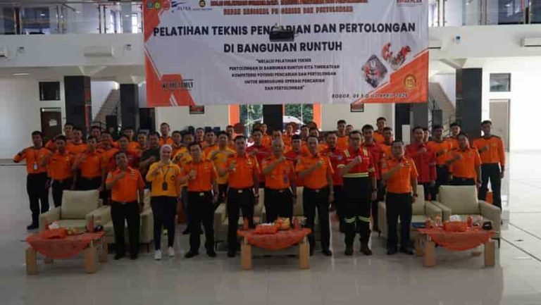 United Tractors Perkuat Kesiapsiagaan Bencana melalui Pelatihan CSSR Bersama BASARNAS