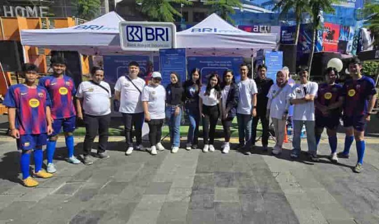 BRI Luncurkan Kartu Debit Edisi Khusus FC Barcelona di CFD Sudirman
