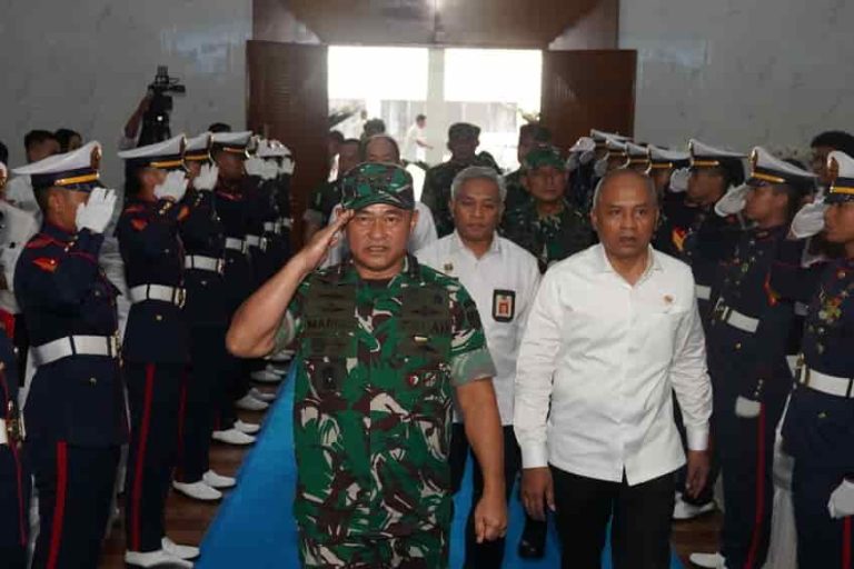 Perkuat Pertahanan Siber TNI AD, Kasad Terima Adibhakti Sanapati dari BSSN