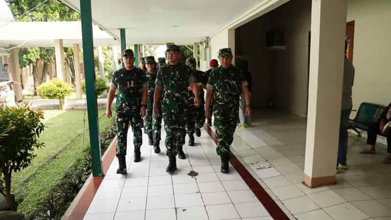 Kasad Tekankan Pelayanan Cepat & Profesional saat Tinjau RS. Dustira Cimahi