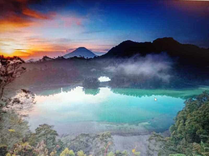 Pesona Telaga Warna di Puncak, Danau Unik yang Bisa Berubah Warna