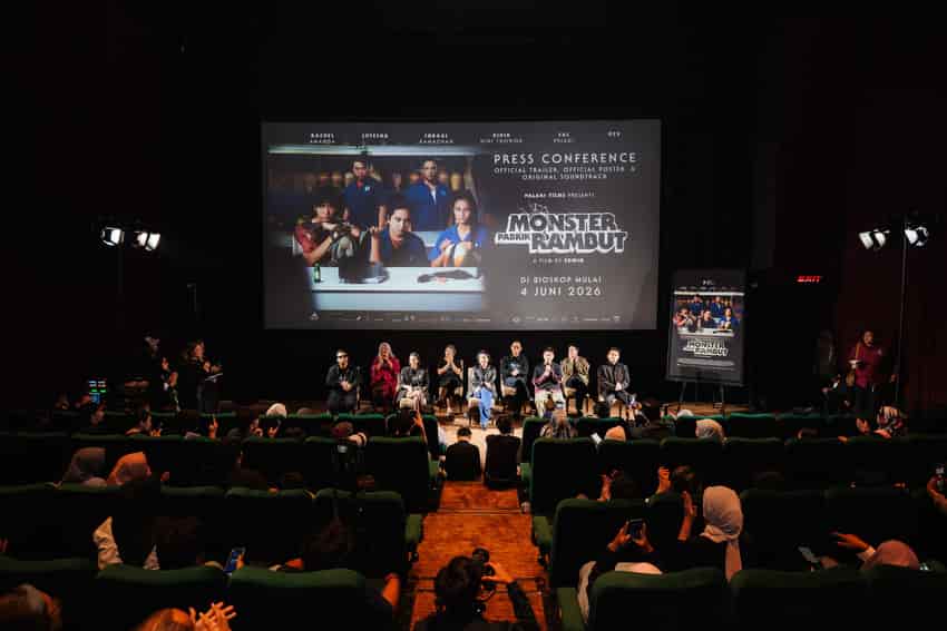 Ketika Tempat Kerja Berubah Serupa Monster di Trailer, Poster & OST Film Monster Pabrik Rambut