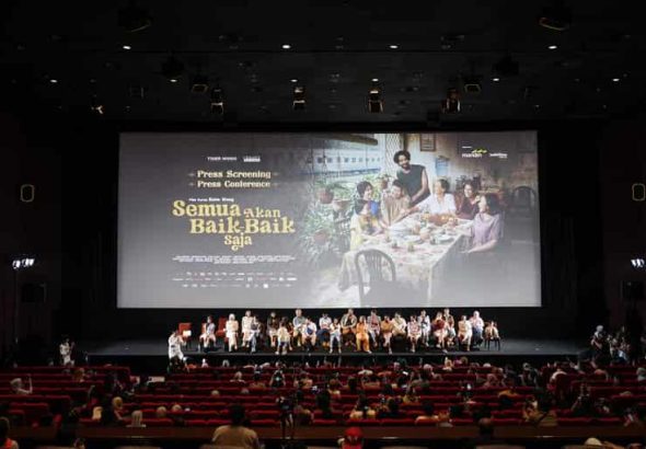 Film Semua Akan Baik-Baik Saja Sajikan Drama Hangat Tentang Keluarga yang Saling Memikul Beban Bersama