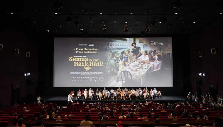 Film Semua Akan Baik-Baik Saja Sajikan Drama Hangat Tentang Keluarga yang Saling Memikul Beban Bersama