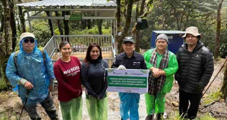 Ratusan Relawan Bersihkan Gunung Bawakaraeng, ASPEBINDO Serahkan Fasilitas Sanitasi & Musholla