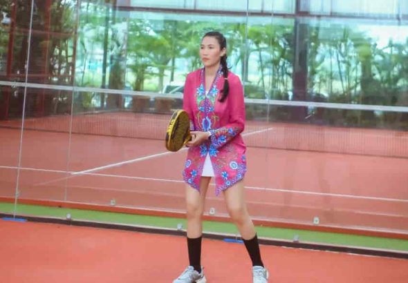 Kartini Zaman Now: Main Padel Pakai Kebaya di BSD City Viral!